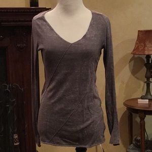 Taupe long sleeve top. Nice piping & stiching